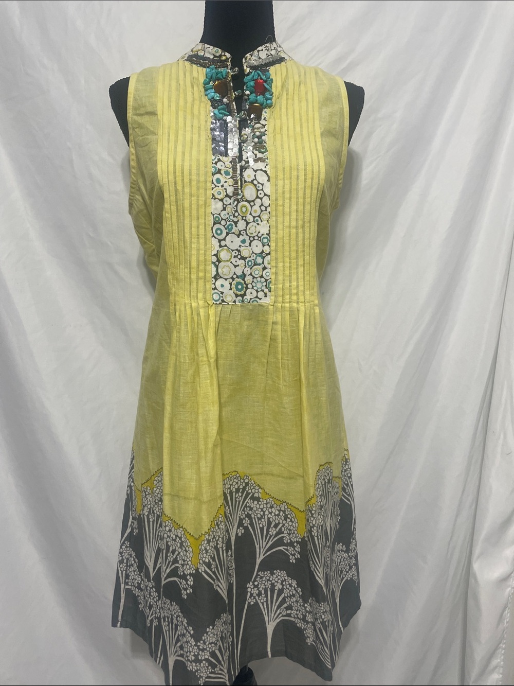 Biographie shift dress. Sequin bead stones neckline. Yellow tie dye. Preowned. M